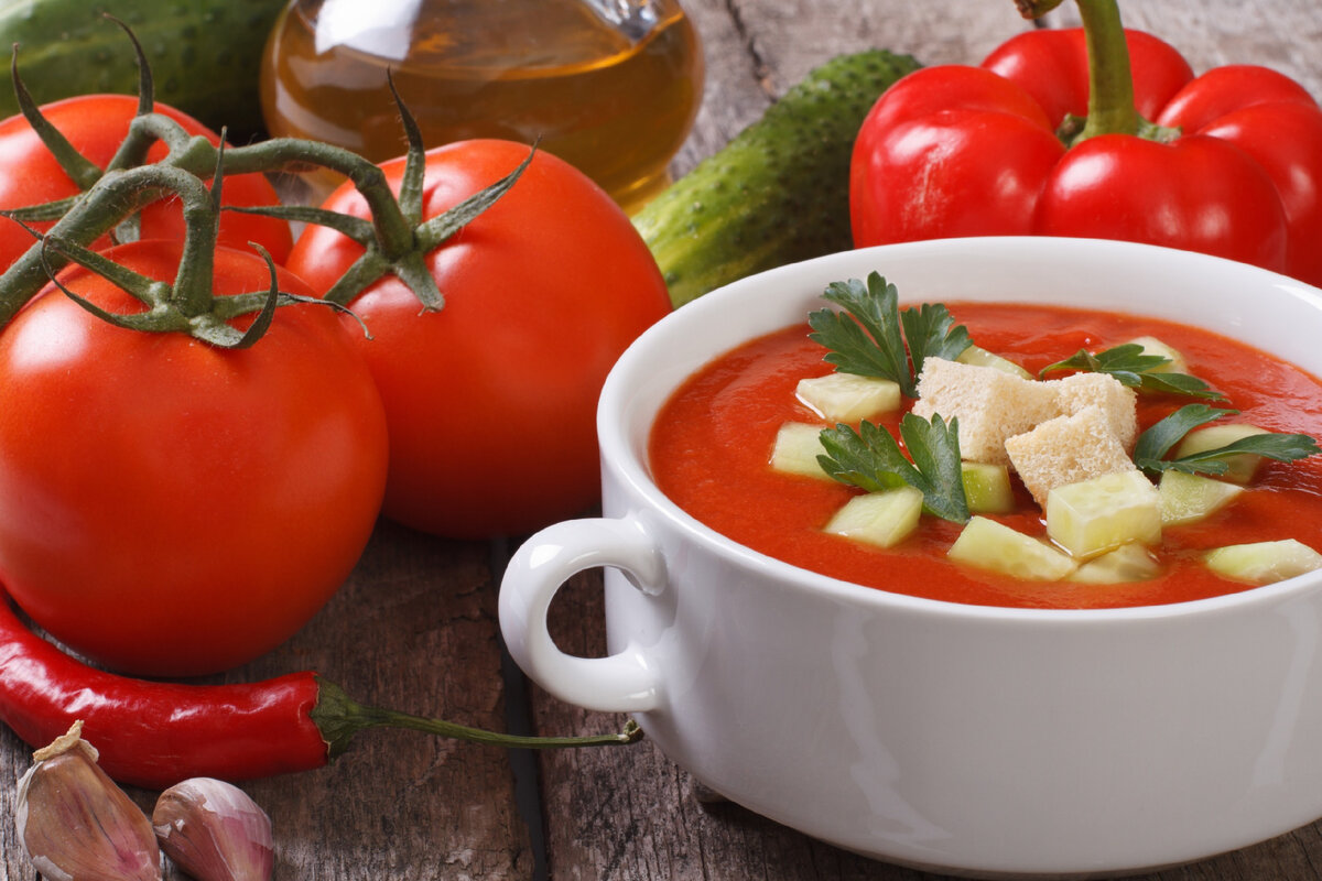 Supa Gazpacho: o rețetă răcoritoare de vară pentru bucătăria mediteraneană